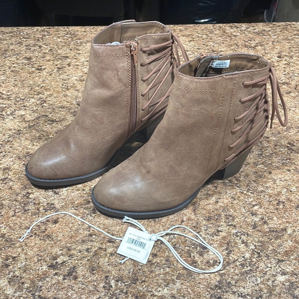 EUC WORN ONCE AE AMERICAN EAGLE FAUX CORSET BACK ANKLE BOOTIE 8